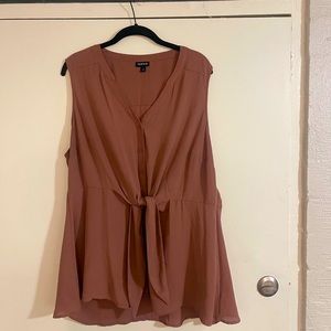 business casual top! W/ wrap that makes the waist appear smaller ♥️